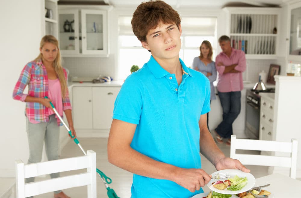 Los hijos lo son todo para los papás, quienes son capaces de hacer cualquier sacrificio con tal de ver felices a sus retoños, sin embargo, siempre existen alternativas para solventar, sin limitaciones, esa responsabilidad.