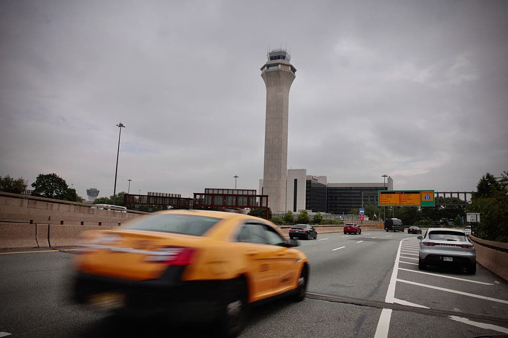 <h2 class="cms-H2-H2">6. Newark, New Jersey </h2>
<br>
<br>Newark experimentó un aumento migratorio del 8%, con un incremento de los ingresos superior al 10%, a pesar de un pequeño descenso del empleo, dice la encuesta.
<br>
<br>“La ciudad sigue beneficiándose de los proyectos de revitalización y de su ubicación estratégica como centro de tránsito hacia Nueva York”, indica la encuesta. En Newark los precios de la vivienda aumentaron significativamente en los últimos cinco años, lo que indica un renovado interés por la zona. 
<br>