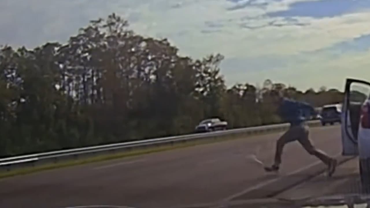 Hombre intenta escapar de la Policía corriendo por la I-95 en Florida