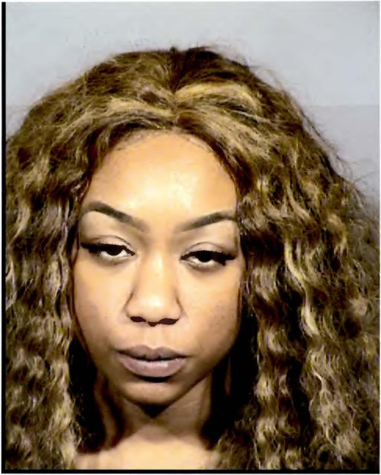 <a href="https://www.dea.gov/fugitives/endyah-woods" target="_blank">Endyah Woods</a>, de 22 años. Es buscada por "posesión con intención de distribuir marihuana".