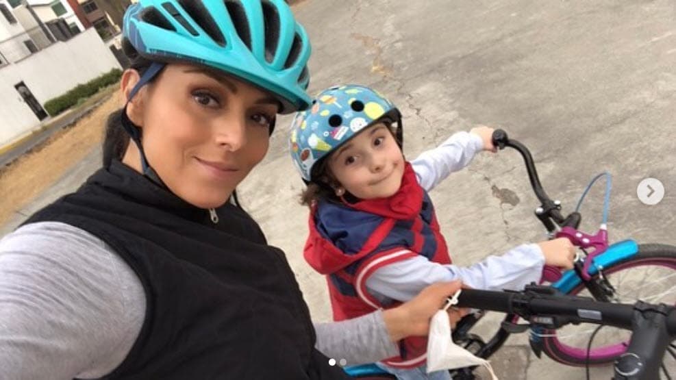 Al día de hoy, Antonella es una niña muy activa y uno de sus 
<a href="https://www.univision.com/famosos/hija-de-ivonne-montero-antonella-mostro-sus-habilidades-en-gimnasia">pasatiempos favoritos es la gimnasia. </a>