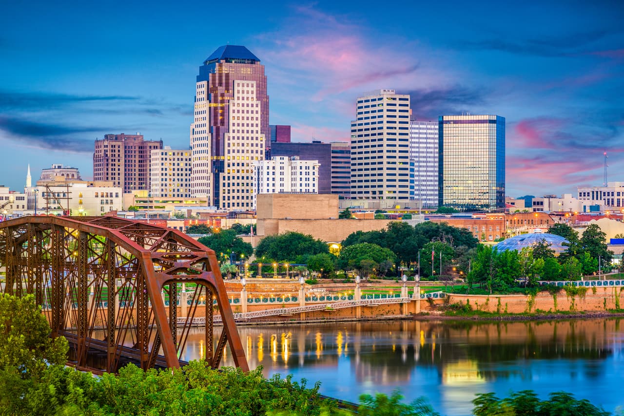 <h3 class="cms-H3-H3">25. Shreveport-Bossier City, Louisiana </h3>
<br>
<br>Con 683 delitos violentos por cada 100,000 habitantes, esta área metropolitana supera el promedio de la mayoría en todo el país, luego del incremento de un 21.3% en estos incidentes durante los últimos años. Este contexto ha sido provocado, en gran parte por los homicidios,
<b> los cuales se duplicaron de 41 en 2019 a 85 en 2020. </b>
