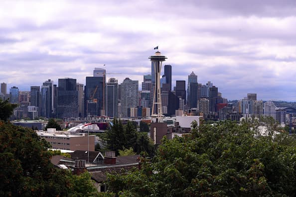 <b>Seattle | </b>138% de tráfico por encima de lo normal.
<br>
<br>⚠️ Carretera más congestionada: I-5 S, WA-18 hasta WA-7 
<br>⚠️ Horario de mayor tráfico: 4:00 pm a 6:00 pm