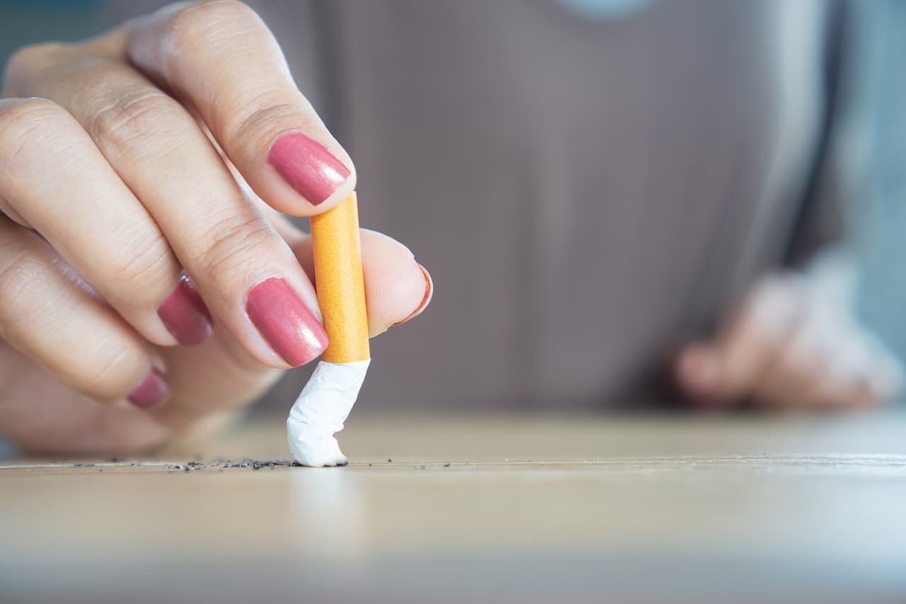 <h2 class="cms-H2-H2">Evitar el consumo de tabaco</h2>
<br>
<br>Fumar tabaco también influye en el deterioro de la memoria y el bienestar mental, según el estudio, que señaló que las personas que nunca habían fumado o que ya no lo hacían tenían mejores resultados.