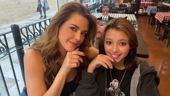 Alicia Machado se convirtió en madre de 
<a href="https://www.univision.com/famosos/dinorah-la-hija-de-alicia-machado-ya-es-adolescente-fotos">Dinorah</a> en el 2008 y hasta ahora se ha negado a revelar la identidad del padre de su hija.