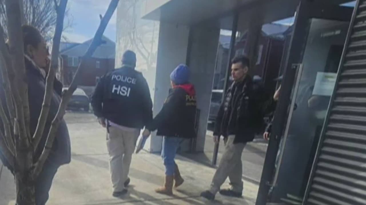 La organización proinmigrante New Labor denuncia que este jueves hubo una redada migratoria en un negocio de mariscos en Newark, esto que pese a que Nueva Jersey es un estado santuario. De acuerdo con la información, fueron varios los trabajadores arrestados por ICE.