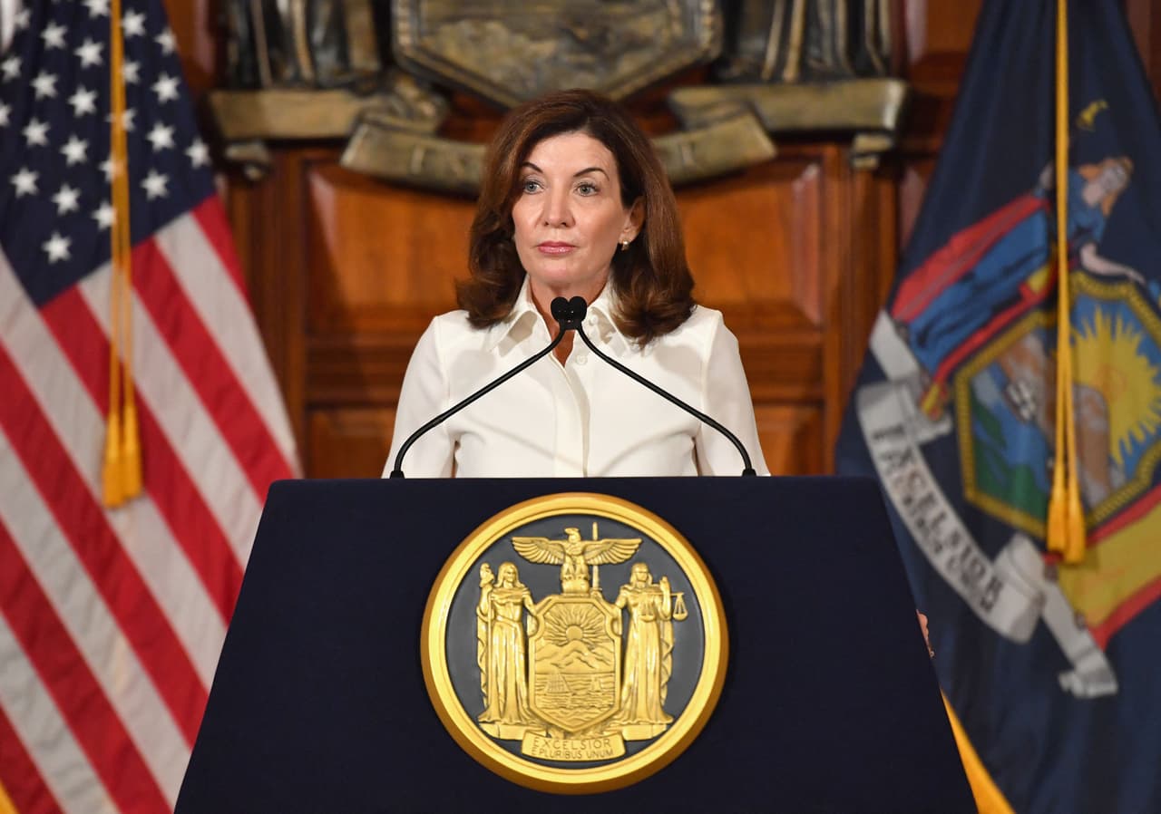Gobernadora Kathy Hochul anuncia finalmente fin al estado de emergencia por Covid-19 