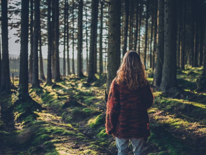 ¿Padeces síndrome premenstrual? Vivir cerca de la naturaleza podría reducir el malestar 