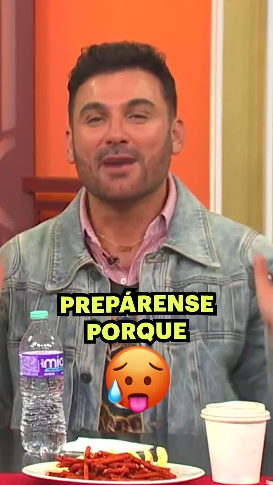 Ninel Conde lleva su maleta llena de trajes de baño