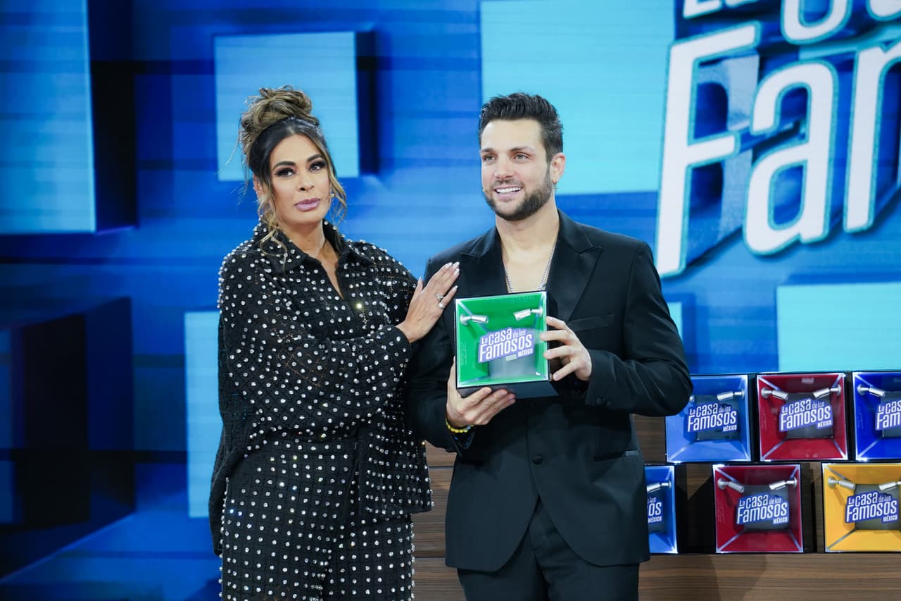 Claro que Nicola no se fue con las manos vacías y pasó por su premio 'El más ardido', por su reacción al pegar a una puerta tras un pleito con Wendy.