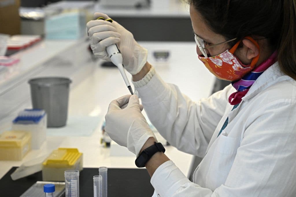 Una mujer es la segunda persona "curada" de VIH sin tratamiento o trasplante de médula ósea