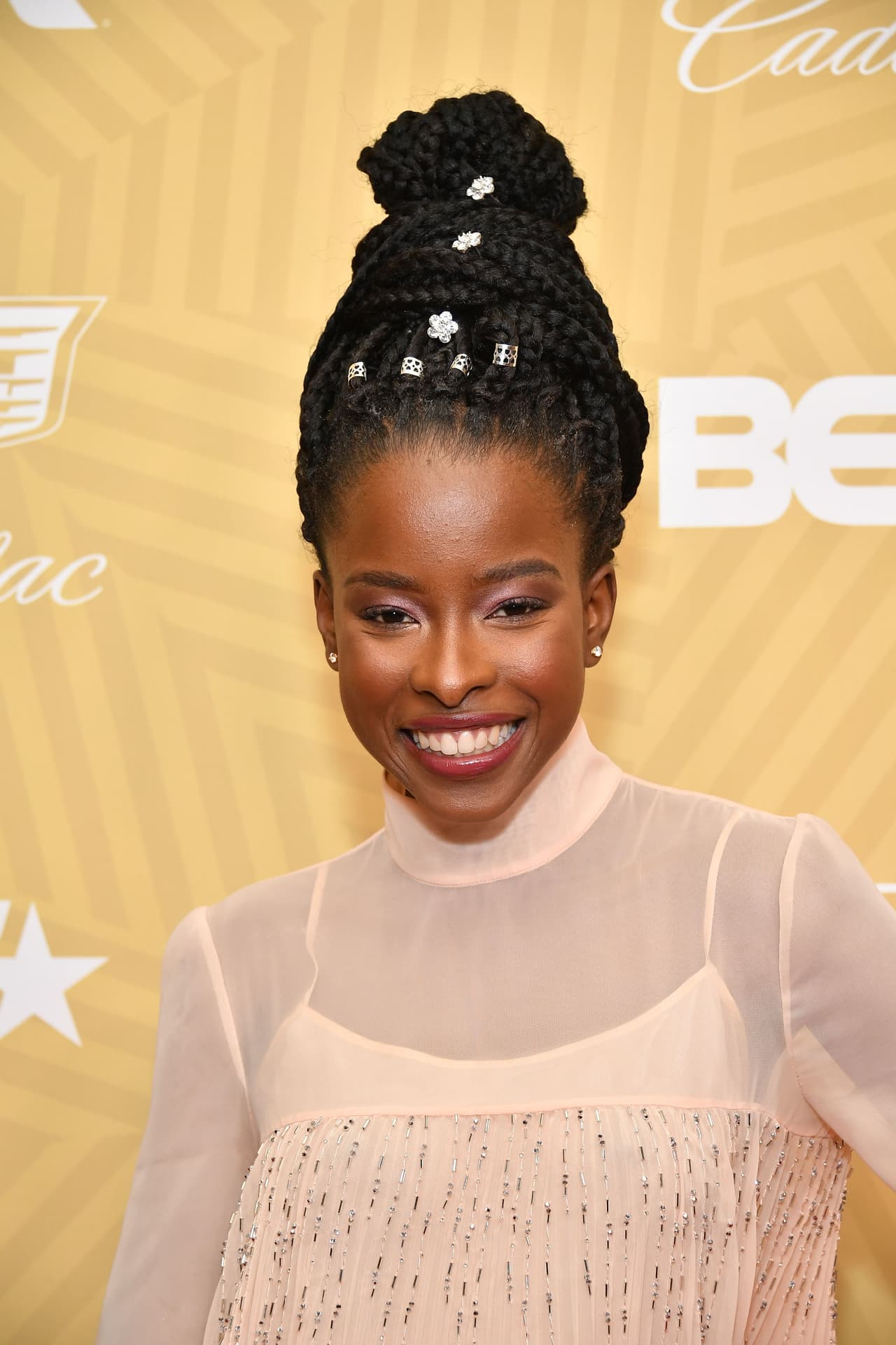 La vida de Gorman se ha vuelto inusual también en otros aspectos: firmó un contrato de promoción de la moda y la belleza con la agencia IMG Models, donde otros clientes son la modelo Kate Moss y la estrella del tenis Naomi Osaka. El próximo 7 de febrero ha sido invitada a leer un poema original en la 
<a href="https://www.univision.com/deportes/temas/super-bowl">Super Bowl</a> de Tampa (Florida), donde rendirá homenaje a tres personas: la educadora Trimaine Davis, la enfermera Suzie Dorner y el veterano de la Marina James Martin, por su contribución durante la pandemia.