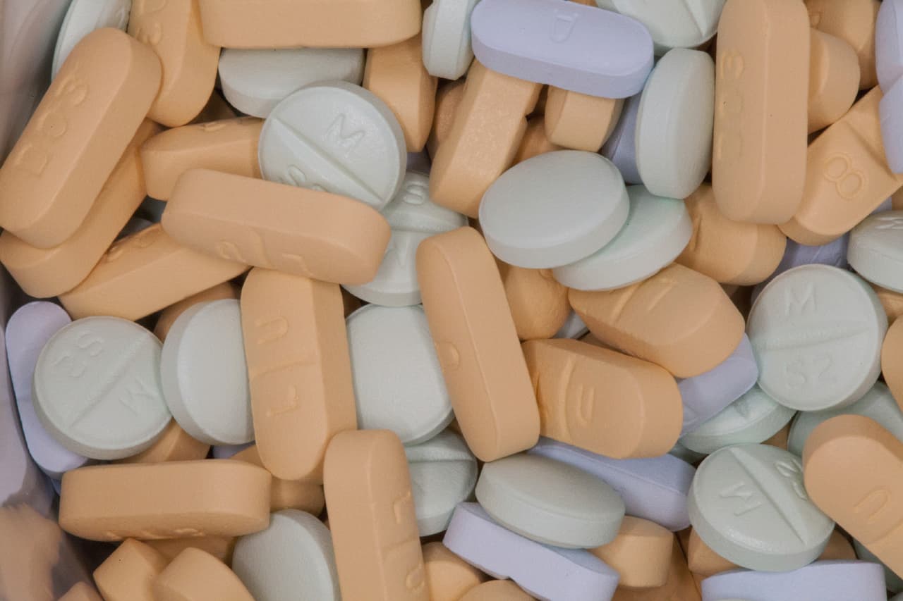 Xanax es un analgésico que por muchos años fue recetada de forma indiscriminada en EEUU. Sin embargo, tras las restricciones, el medicamento, ahora es falsificado y adulterado con poderosas drogas como fentanilo, metanfetaminas y hasta sedante de veterinario.