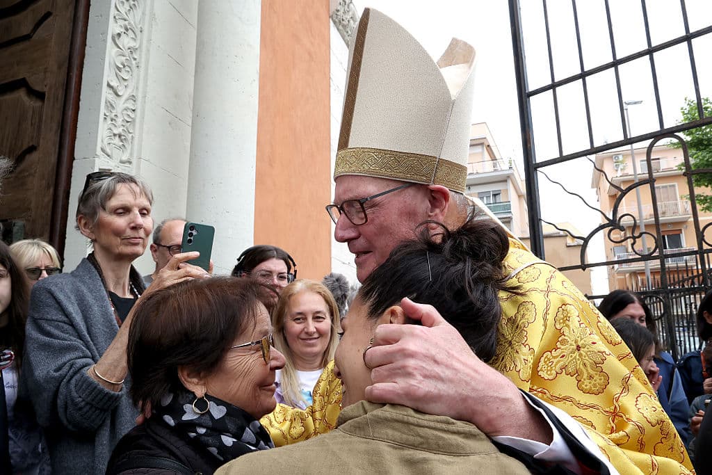 <b><a href="https://www.univision.com/local/nueva-york-wxtv/nueva-york-celebra-en-grande-el-domingo-de-pascua-se-celebra-de-dos-formas-muy-distintas-en-la-quinta-avenida-de-nueva-york-fotos" target="_blank">El cardenal Timothy Dolan</a></b> es bien visto por Donald Trump como próximo líder de la iglesia Católica. Así lo dejó saber la pasada semana a periodistas. Cuando le preguntaron 
<b>a quién prefería como nuevo Pontífice</b>, el presidente de los Estados Unidos declaró que no tiene preferencia alguna. Sin embargo, acotó, "tenemos un cardenal que resulta estar en un lugar llamado Nueva York (refiriéndose a Dolan) que 
<b>es muy bueno</b>. Así que veremos qué pasa".