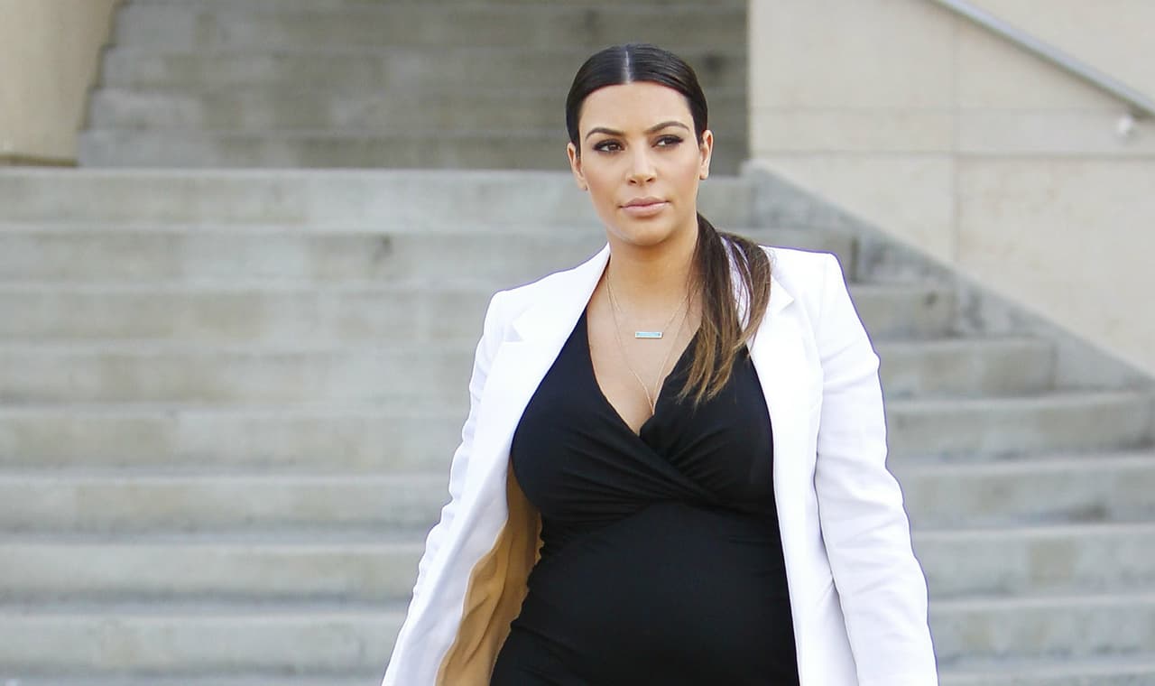 <b>Puesto 11. Kim Kardashian.</b> Esta empresaria y celebridad de la televisión y las redes sociales asistió a la universidad Pierce College, pero nunca obtuvo un título. Aprovechó su popularidad mediática para apuntalar sus negocios, entre los que hay empresas de cosméticos, de perfumes y de fajas. Tiene un patrimonio neto estimado de entre 800 y 900 millones de dólares.