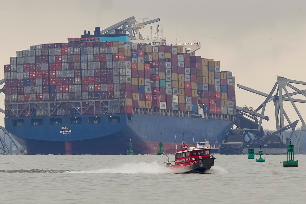 Es un carguero con bandera de Singapur y cuyo destino era Sri Lanka.