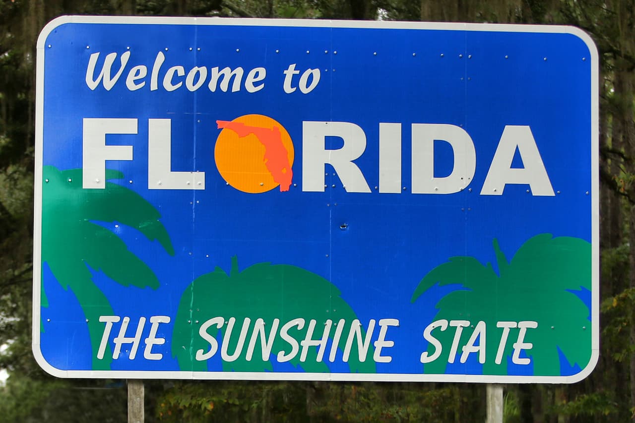<b>Puesto 5. Florida</b>
<br>
<br>Costo anual promedio de la propiedad de un automóvil: 3,369 dólares. 
<br>
<br>Costo promedio de la reparación cuando se enciende una luz de advertencia del motor: 246 dólares en repuestos y 147 dólares en mano de obra. 
<br>
<br>Costo anual promedio del seguro: 2,082 dólares.
<br>
<br>Gasto anual promedio en gasolina de cada conductor con licencia en el estado: 894 dólares. 
<br>
<br>Costo promedio de la gasolina en febrero de 2022: 3.4 dólares por galón.
<br>