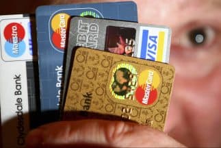 <b>5) Establece cuánto vas a gastar en los regalos de Navidad: </b>“Si voy a comprar un juguete a mi hijo y me gasté 100 dólares, a esos 100 dólares le sumas la inflación de 6% que son 6 dólares, más 30 dólares porque la tarjeta me cobra un 30% de interés; para ese regalo voy a terminar pagando 136 dólares. Si en mi presupuesto tenía un regalo de 100 dólares, ahora es de 136”, aclaró.