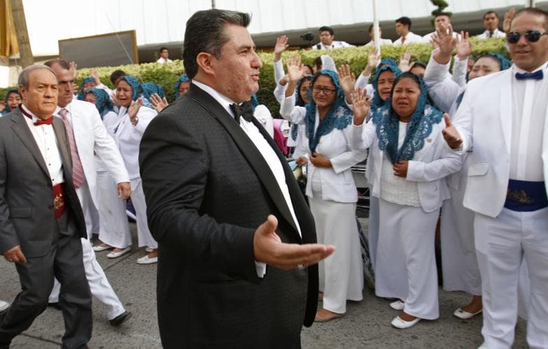 Las inversiones inmobiliarias que el 'Apóstol de Jesucristo' ha hecho en EEUU comenzaron a principios de la década de 1990, cuando su padre Samuel Joaquín Flores era el dirigente de la congregación.