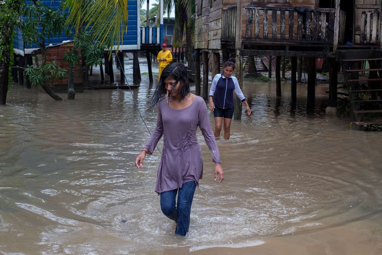 Cuando Iota llegó a Puerto Cabezas, esta ciudad todavía intentabarecuperarse del paso de Eta y muchos de sus residentes habían abandonado el pueblo destrozado dos semanas antes.