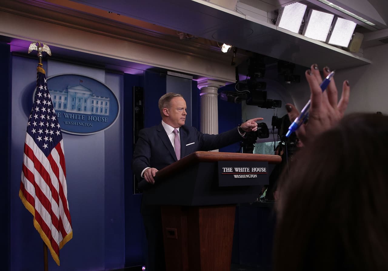 "Hechos alternativos", el concepto con el que el gobierno de Trump quiere neutralizar a la prensa