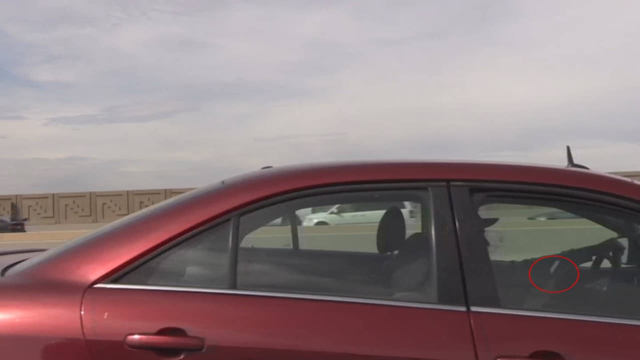 Recuerde esto: 
<b>En Arizona existe la ley que prohíbe usar el teléfono mientras conduce.</b> El comportamiento del conductor es un factor importante en las colisiones de transito y el cambio real debe comenzar siendo prudente. 
<br>