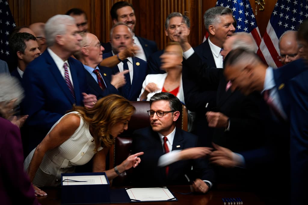 Cómo una tormentosa votación en el Congreso le dio a Trump una victoria legislativa que marcará la próxima década