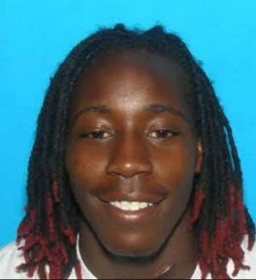 <h3 class="cms-H3-H3">Jarvis Wright</h3>
<br>
<br>El 17 de julio de 2021, Wright 
<b>asesinó a un hombre que recién había cumplido años y con quien discutió en su fiesta. </b>Según los registros judiciales, la víctima murió al recibir un disparo en el pecho. 
<br>
<br>El FBI ha ofrecido
<b> una recompensa de hasta 5,000 dólares </b>por datos contundentes que ayuden a capturarlo. 
<br>