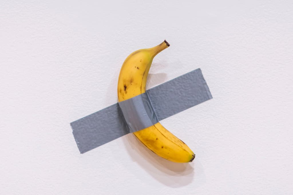 El certificado de autenticidad, que otorga al propietario el derecho de instalar un plátano en una pared, superó 40 veces su valor original de 150.000 dólares establecido en Art Basel Miami Beach 2019.