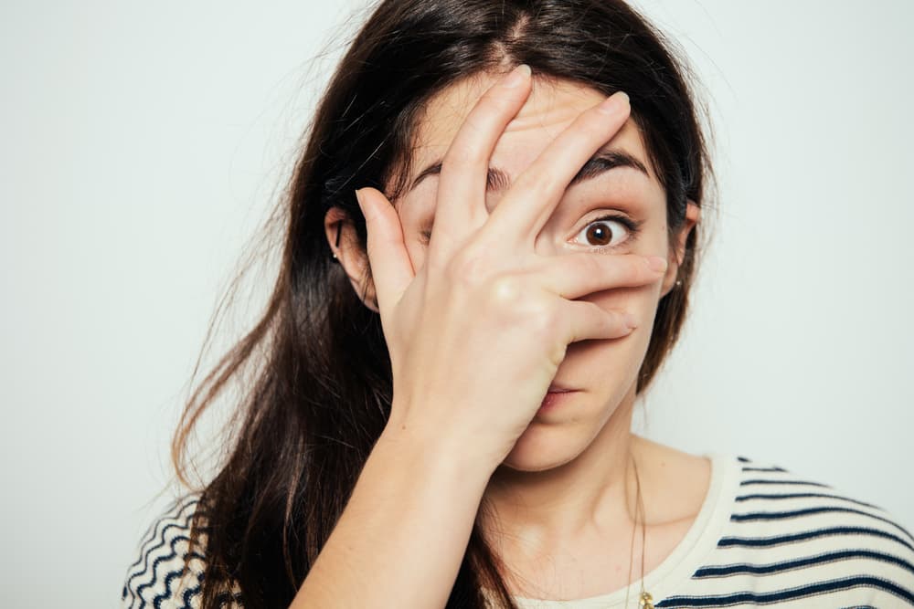 Y a fin de cuentas uno mismo sabe que hay una 'nubecita gris' alrededor y de cuándo ha llegado la hora de hacernos una limpia. Así que hagamos una muy sencilla y eficiente, armados con vasitos llenos de agua. ¿Listos?