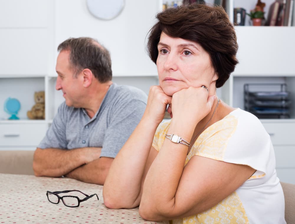 ¿Qué podría “espantar” el amor? La rigidez, cuando en tu visión de la vida esperas que todos la vean como tú la ves y pierdes el sentido de la empatía, cuando en lugar de ser ahorrativo y previsor con una buena administración te vuelves tacaño y muy quisquilloso y avaro con los centavos, pero ¡dilapidador con los dólares!
<br>
