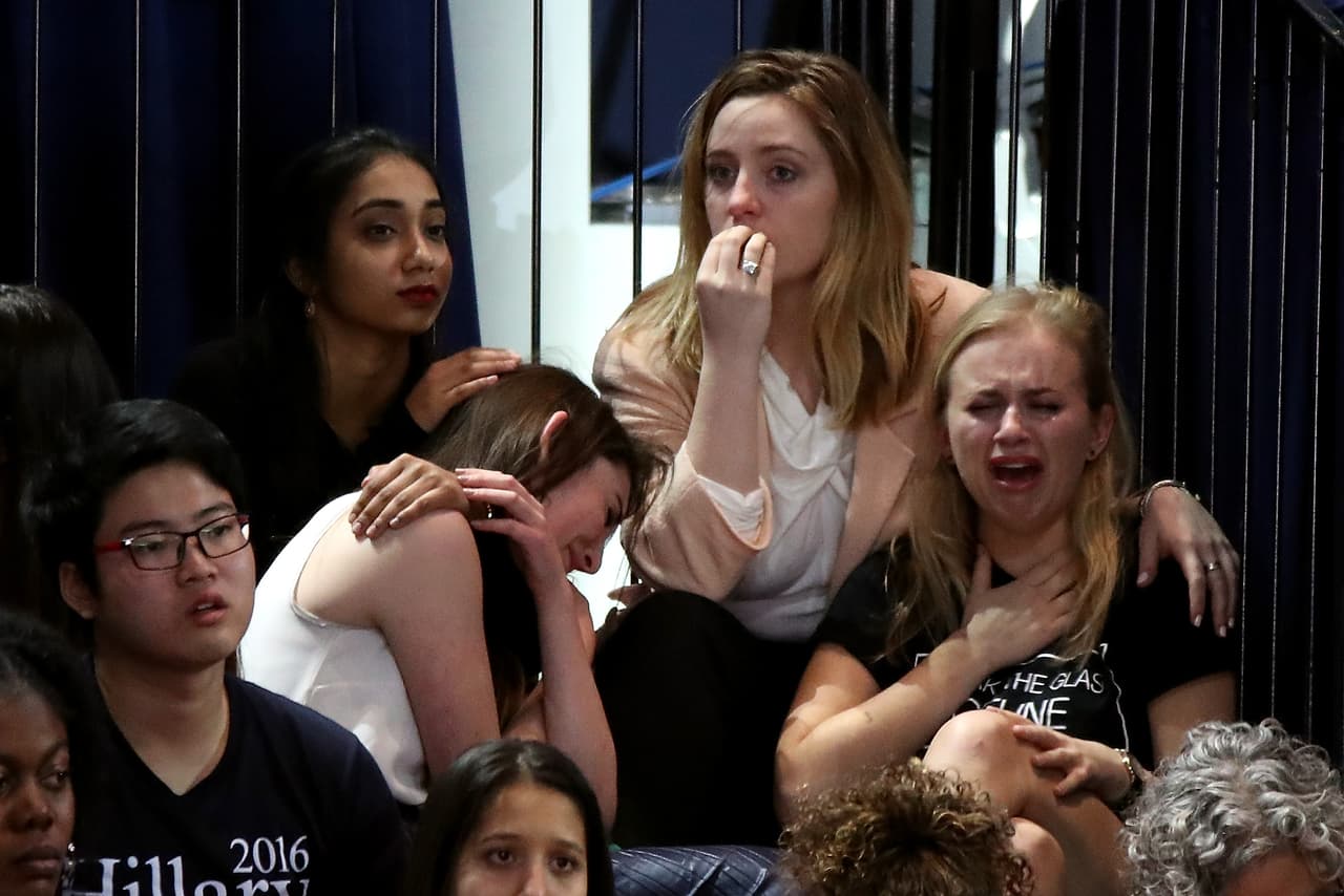 Tristeza en la fiesta electoral de Hillary Clinton en Nueva York..