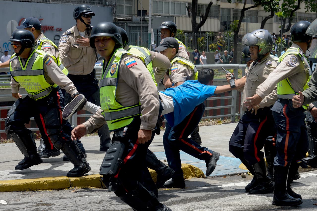 El arresto de manifestantes marcó la jornada de movilización de la oposición en Caracas.