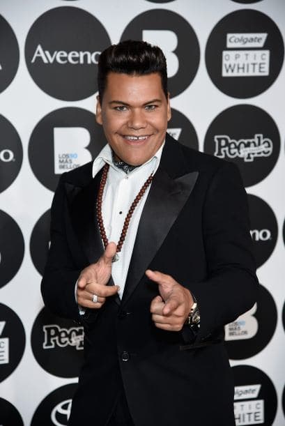 Cuando alcanzó a su familia en Nueva York, a los 13 años, Víctor pronto estaba ayudando a la gente con sus problemas, como una maestra suya que tenía planeado dejar a su marido alcohólico el mismo día que el chico llegó con su consejo. Pronto empiezan a visitarlo compañeros de la escuela, maestros y empleados, regando la voz de sus dotes.