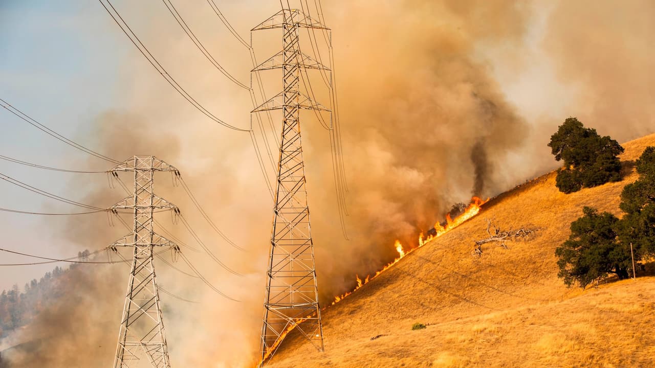 PG&E advierte sobre la posibles cortes de energía eléctrica por seguridad pública