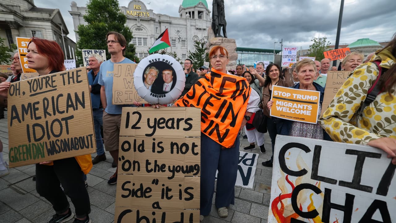 Caso Epstein persigue a Trump hasta Europa: protestas contra el mandatario de EEUU en Escocia