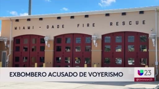 Arrestan a un exbombero acusado de espiar a sus compañeros en los baños