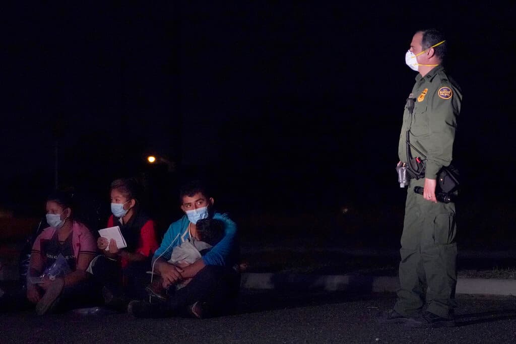Gobierno de Donald Trump obligó a padres deportados a dejar a sus hijos en EEUU, según informe
