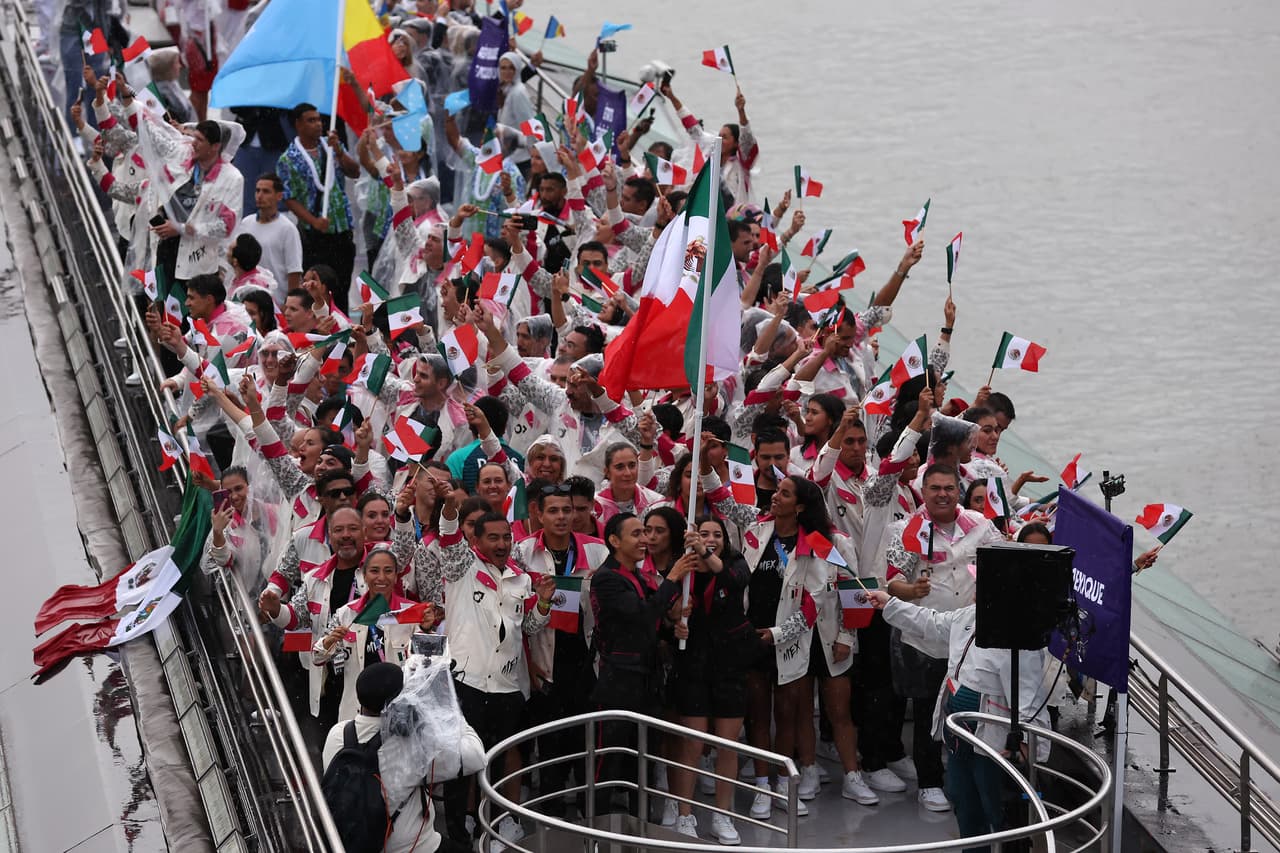 La lluvia no le quitó la alegría a la delegación mexicana que fue de las más ruidosas y llena de alegría, se espera que puedan superar lo hecho en México 1968.
<br>