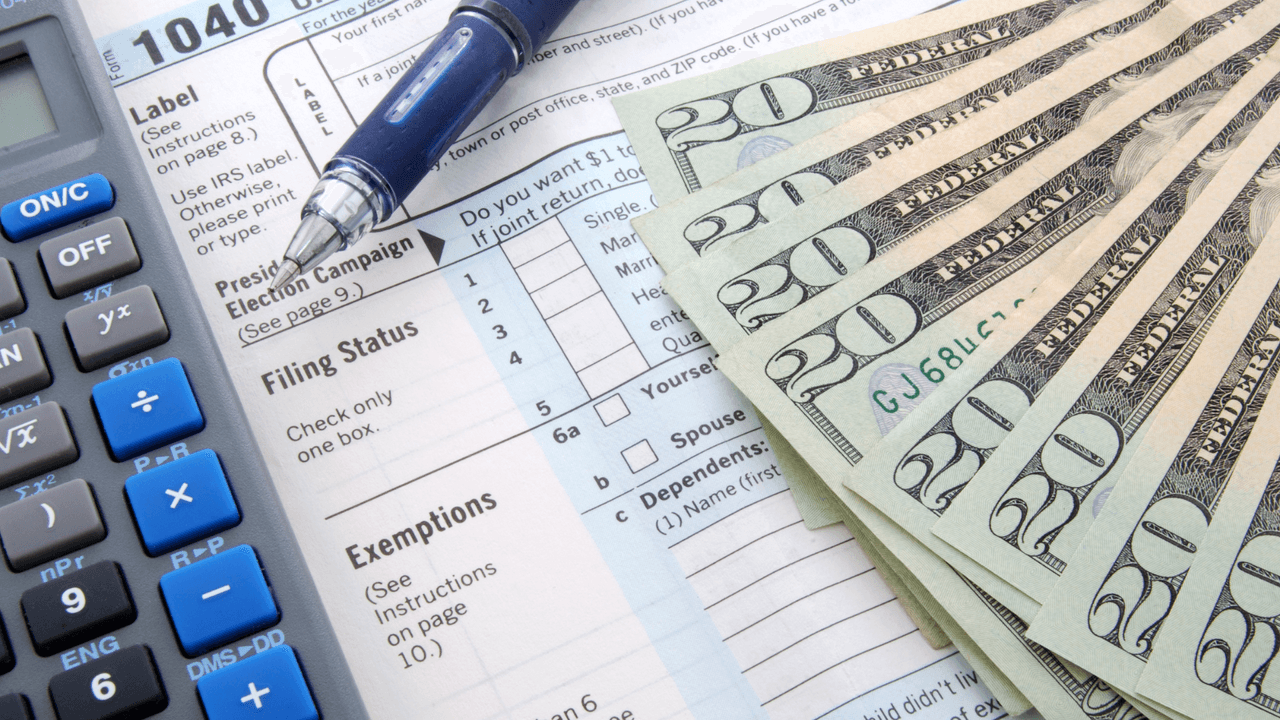 <h2 class="cms-H2-H2"><b>El beneficio que la Propuesta 4 trae para los negocios</b></h2>
<br>Si el valor de una propiedad en el caso de negocios es de $100,000, pero el siguiente año sube a unos $200,000, 
<b>lo más que pueden subir los impuestos serían un 20%</b>. Esto incluye propiedades que uses para rentar a inquilinos.