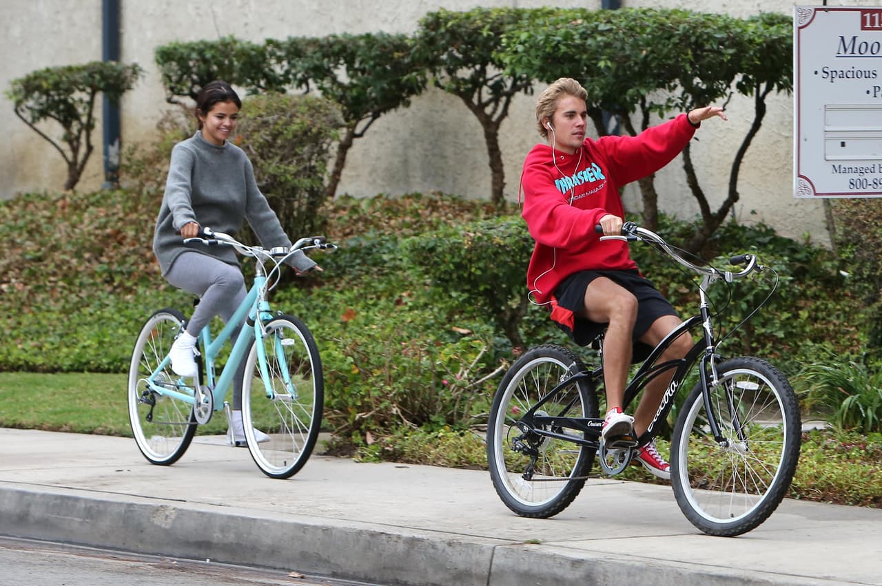 Luego de su trasplante de riñón, a la pareja se les vio muy juntos, pues siempre se dijo que Justin estaba preocupado por Selena, a quien nunca pudo olvidar.