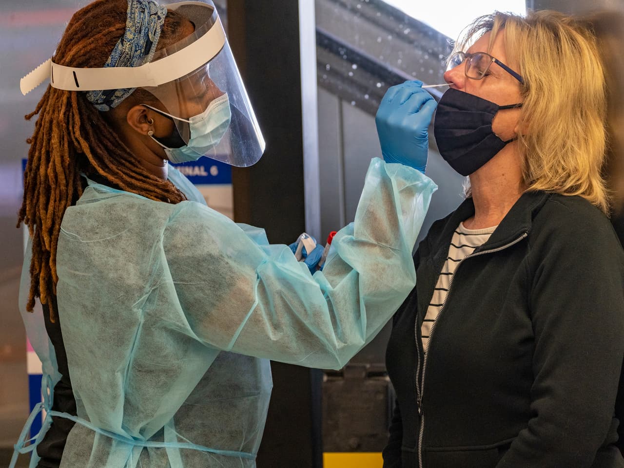 Los Ángeles anuncia una orden más estricta de quedarse en casa debido al aumento de casos de coronavirus
