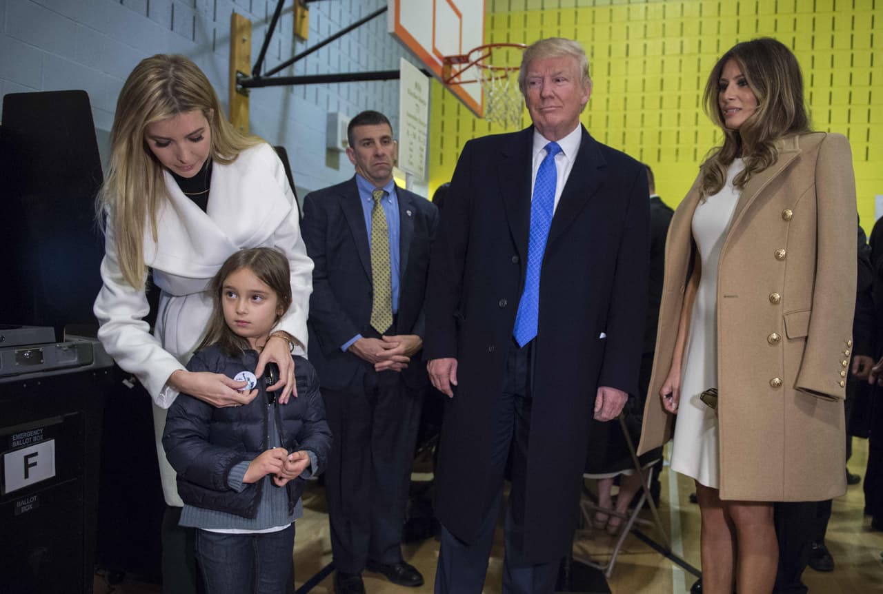 Además de los negocios, Ivanka se ocupa de criar a tres hijos: Arabella Rose, de cinco años, Joseph Frederick Kushner, de tres, y el bebé Theodore James.
<br>