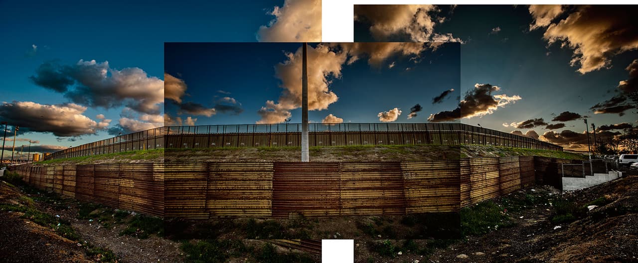 <b>Muro doble cerca de San Diego, California, en inmediaciones del río Tijuana.</b> Un muro doble, cerca de San Diego, impide que los migrantes indocumentados utilicen el río Tijuana como corredor de entrada a Estados Unidos. En los años 80 del siglo pasado familias enteras corrían a través de la frontera pensando que si lograban agobiar por su número a los agentes de la Patrulla Fronteriza la mayoría de ellos podrían cruzar al otro lado, aún a riesgo de sufrir serias lesiones y de perder la vida al cruzar una autopista cercana cargada de tráfico. Este segmento del muro puso fin a las entonces llamadas “corridas banzai” [término utilizado por las fuerzas aliadas para referirse a la táctica japonesa de lanzar ataques suicidas en avalanchas humanas durante la Segunda Guerra Mundial].