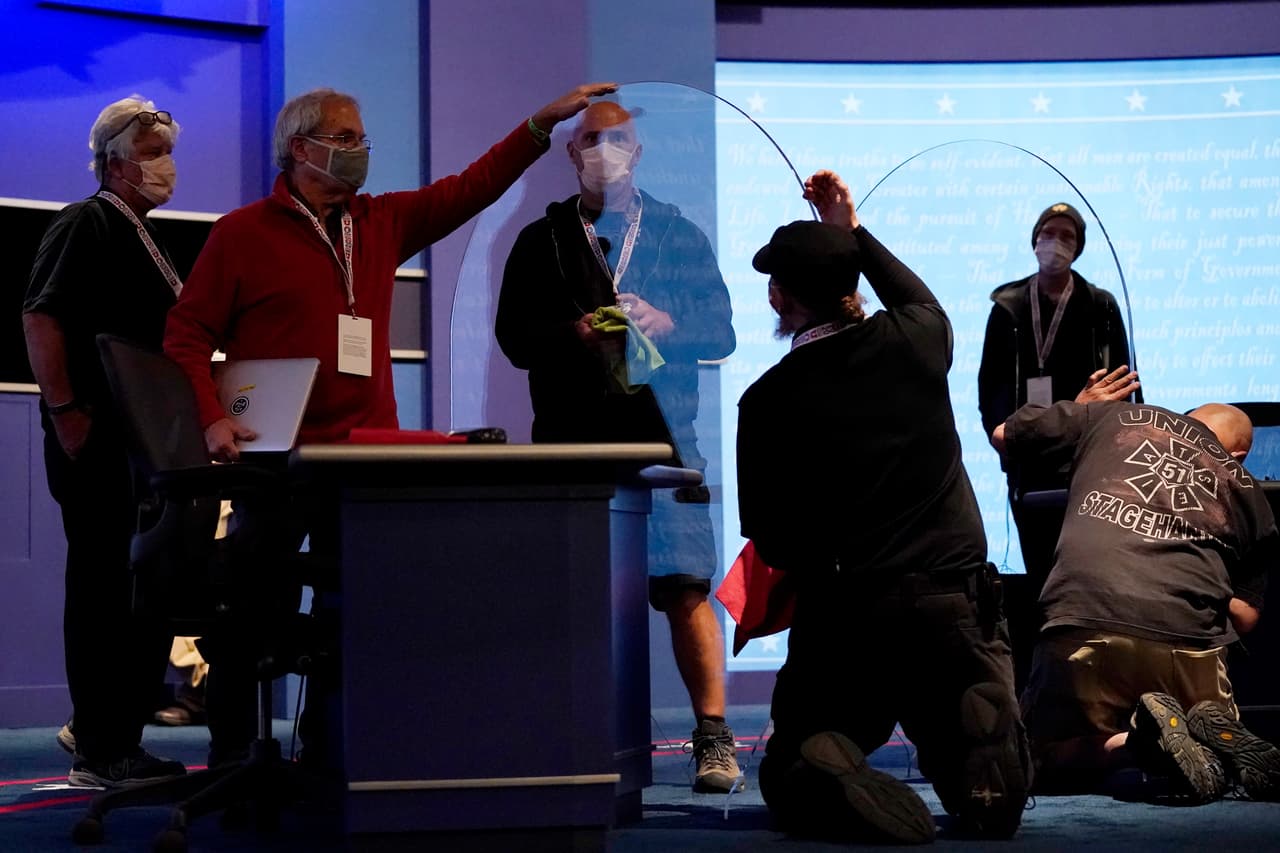 La senadora demócrata Kamala Harris y el vicepresidente republicano Mike Pence debatirán este martes a una distancia de al menos 3,5 metros (12 pies) entre sí y separados por acrílicos de plexiglás.