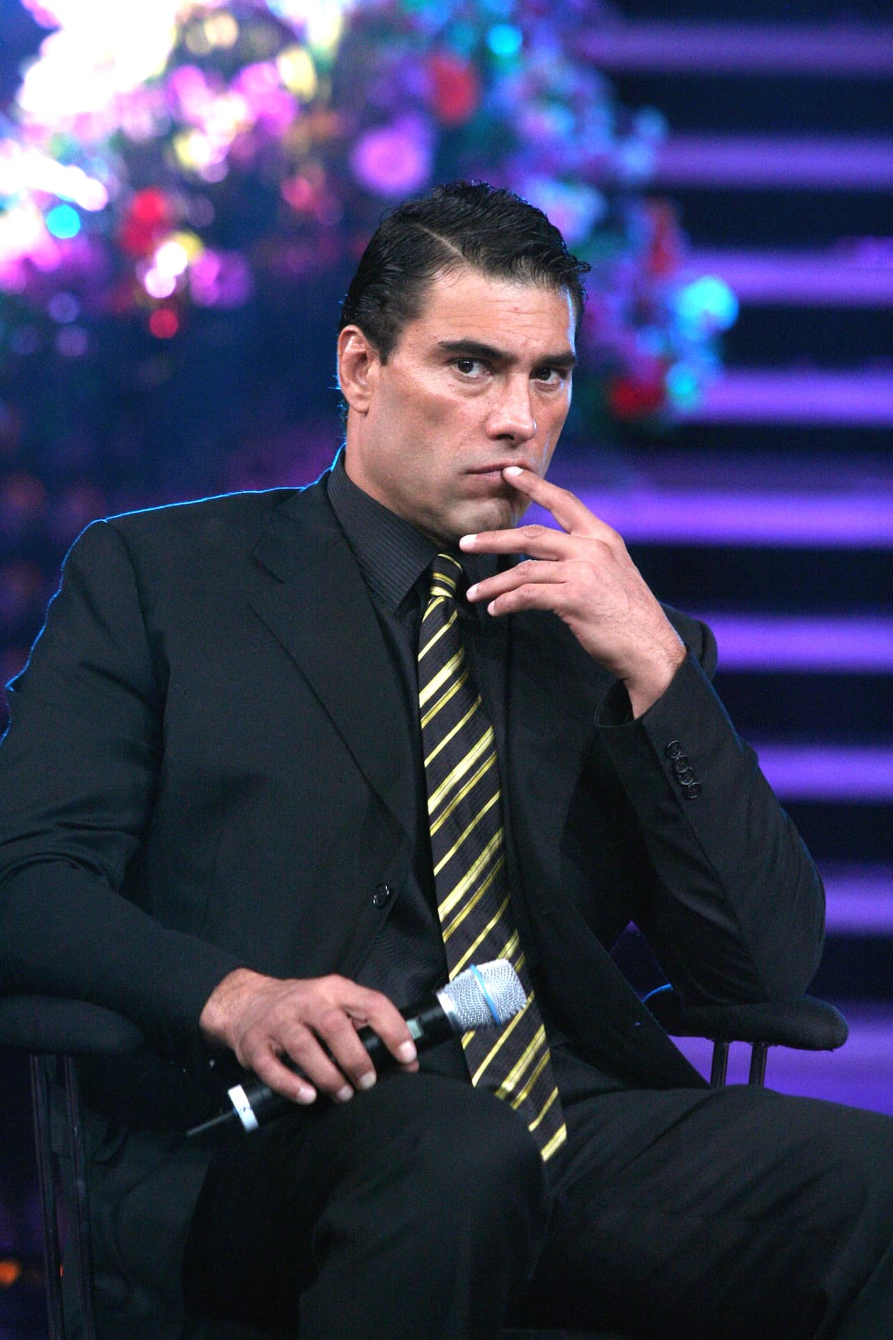 <b><a href="http://www.univision.com/temas/eduardo-yanez">Yáñez</a></b> le pidió al reportero que no le faltara al respeto y en seguida le dio un golpe en la cara, dejando desconcertado a Paco, quien sólo hacía su trabajo.