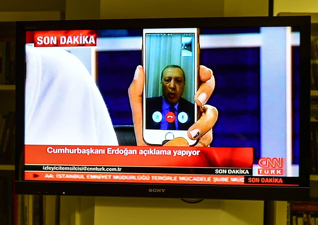 El presidente Erdogan declaró para CNN desde el aeropuerto de Atatürk, utilizando Facetime