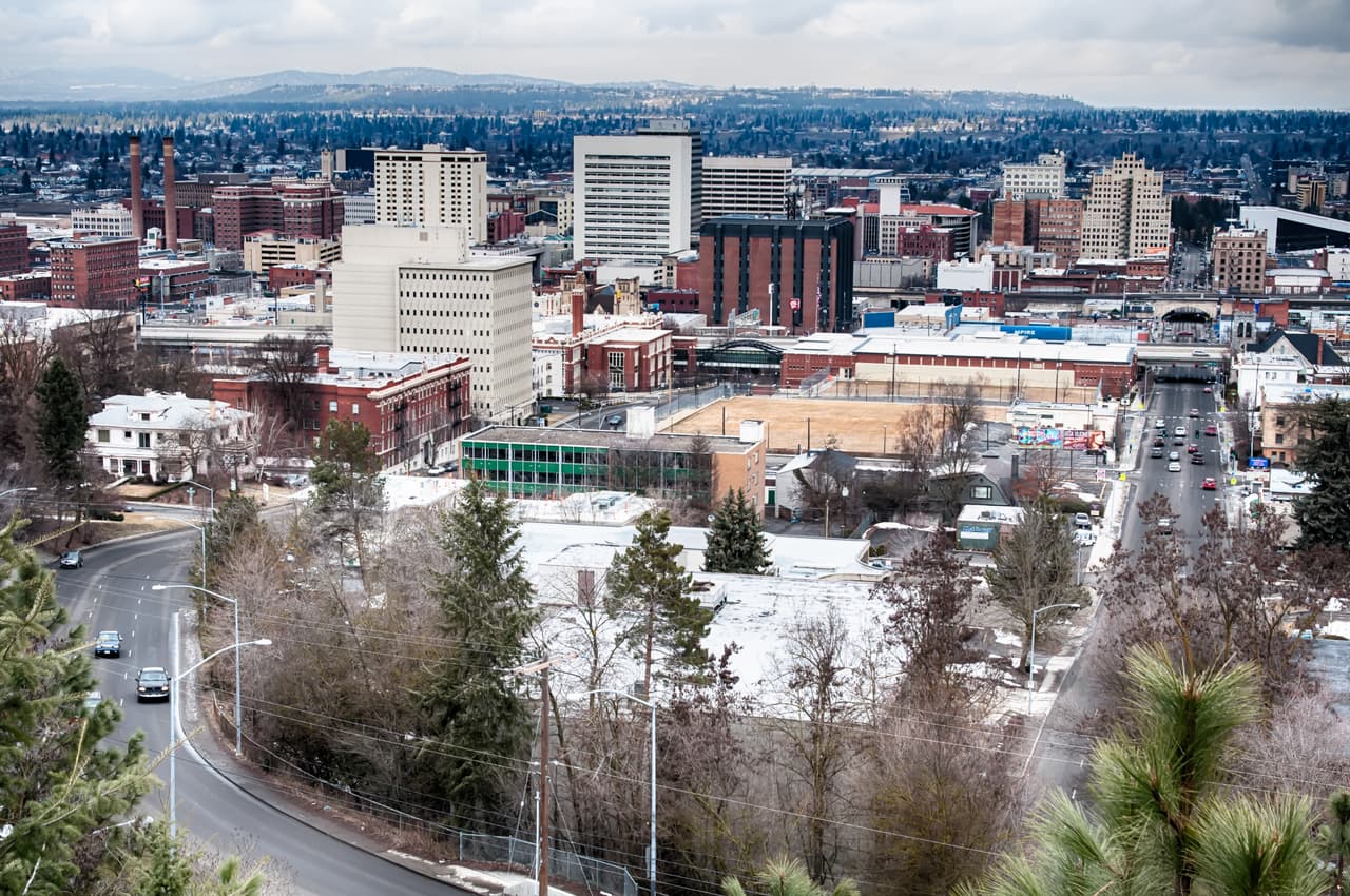 <b>Puesto 9. Spokane, Washington</b>.
<br>
<br>Valor promedio de la vivienda en febrero de 2020: 261,712 dólares.
<br>
<br>Valor promedio de la vivienda en enero de 2021: 305,380 dólares. 
<br>
<br>Cambio bruto durante la pandemia: + 43,668 dólares.
<br>
<br>Porcentaje de cambio: 16.69%.
<br>