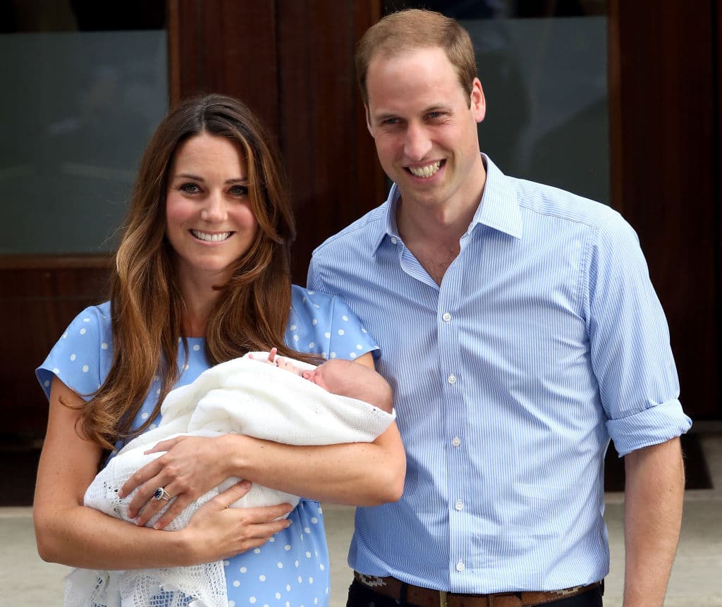 El año de 
<b>2013</b> marcó a la familia de Kate y William de manera muy especial porque en julio nació en el hospital de St Mary el primero de sus hijos, 
<b>el príncipe George</b>.
