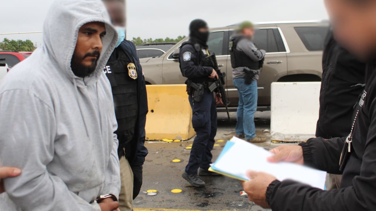 ERO Houston expulsa de Estados Unidos a un hombre que era buscado por un homicidio en México 